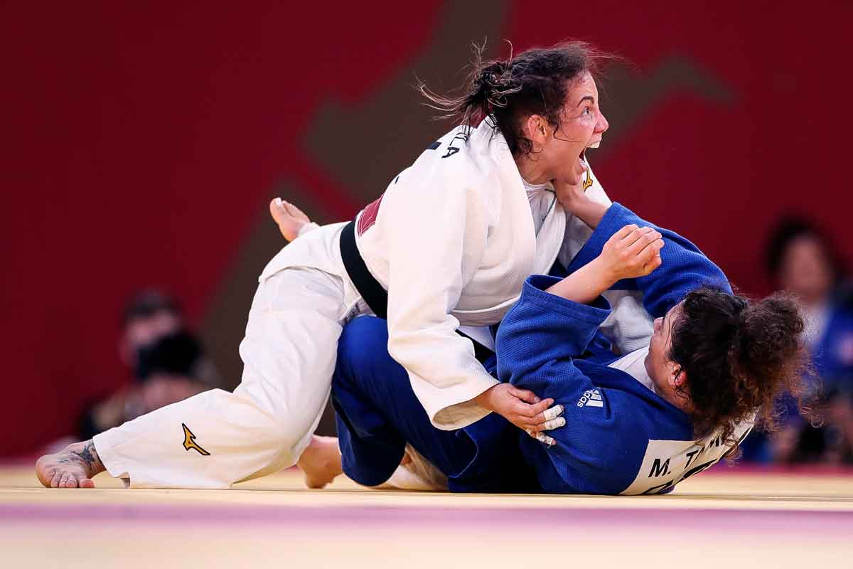 Após claro favorecimento à atleta russa, Maria Portela é eliminada nas oitavas de final do peso médio