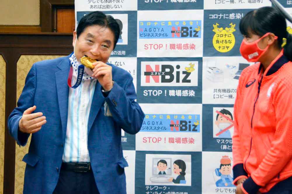 Atleta japonesa vai receber uma nova medalha de ouro após a primeira ter sido mordida por prefeito de Nagoya