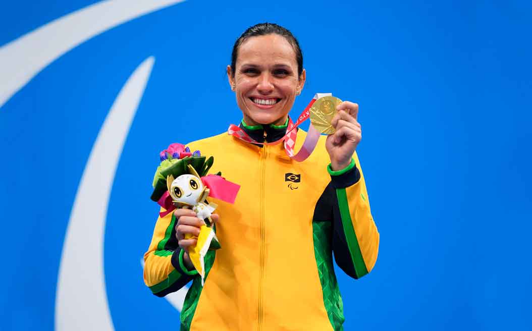 Carol Santiago vence os 50m livre e conquista o primeiro ouro feminino na natação paralímpica em 17 anos