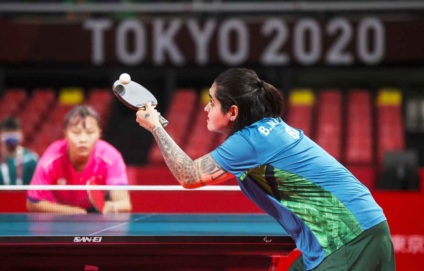 Em partida sensacional, a mesa-tenista Bruna Alexandre vence a semifinal e vai em busca do ouro em Tóquio