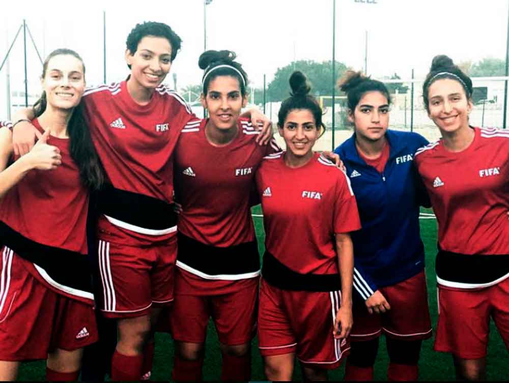 Seleção de futebol feminino afegã deixa o país com apoio do governo da Austrália