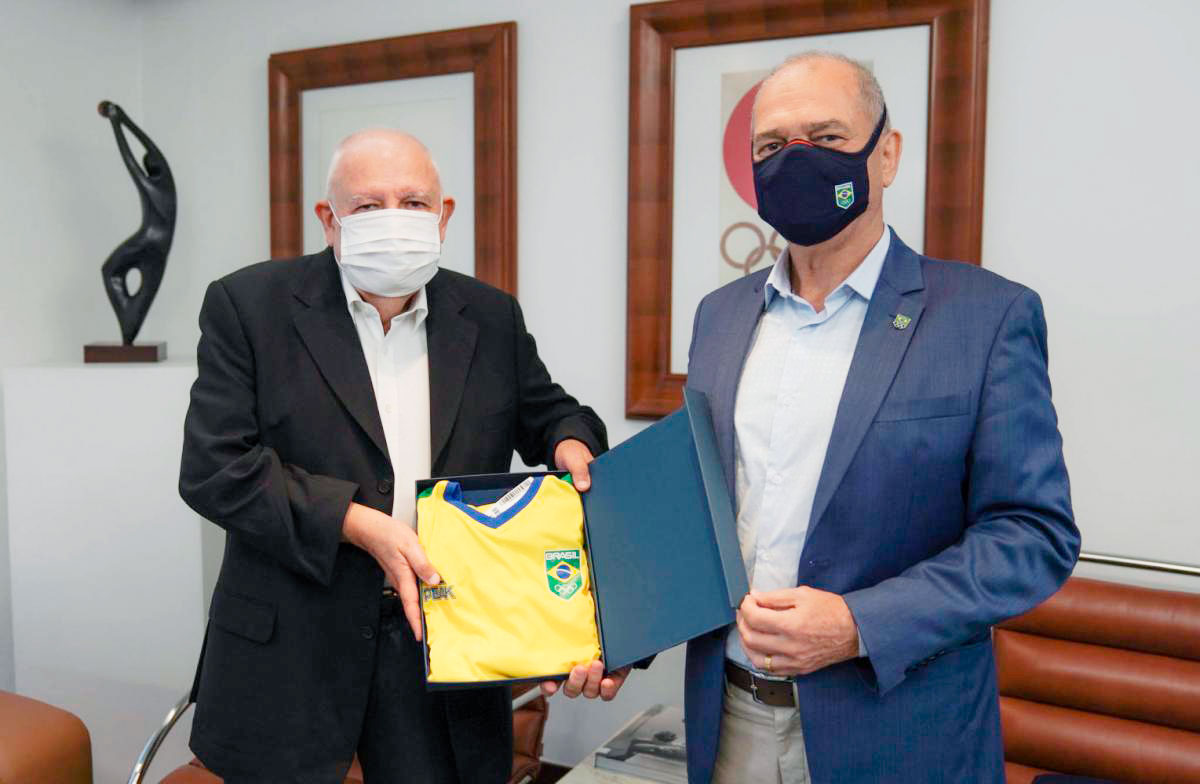 Paulo Wanderley recebe visita de Roberto Gesta, dono do maior acervo olímpico particular do mundo