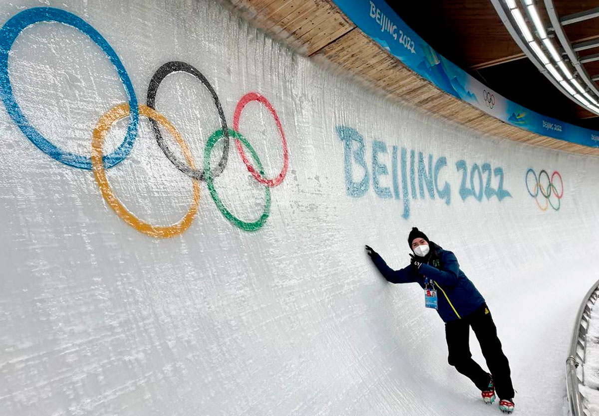 Atletas do skeleton e bobsled fazem reconhecimento da pista de Pequim 2022