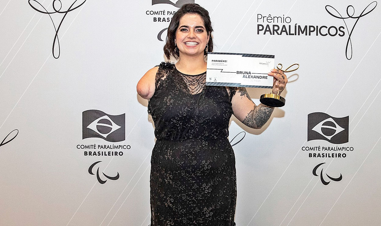 Recordista no tênis de mesa, Bruna Alexandre coleciona mais um Prêmio Paralímpico
