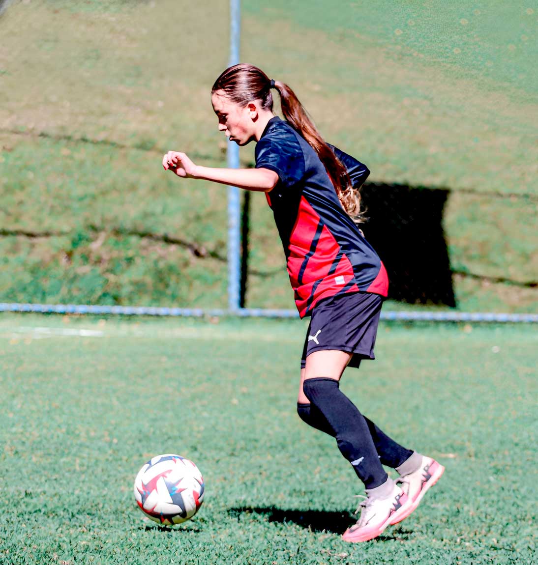 Fascínio pela bola faz time de meninas disputar a Copa Furacão Masculina